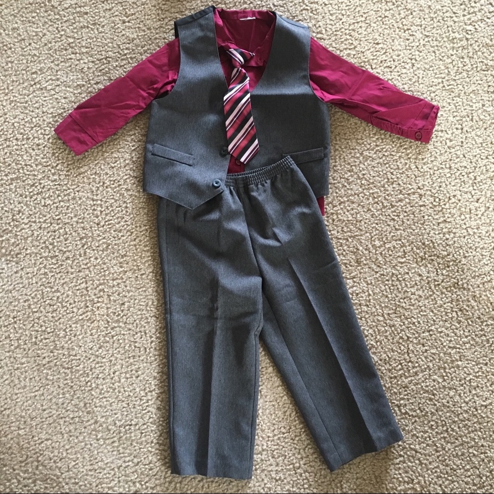 Boys 3T Perry Ellis 4 piece suit set
